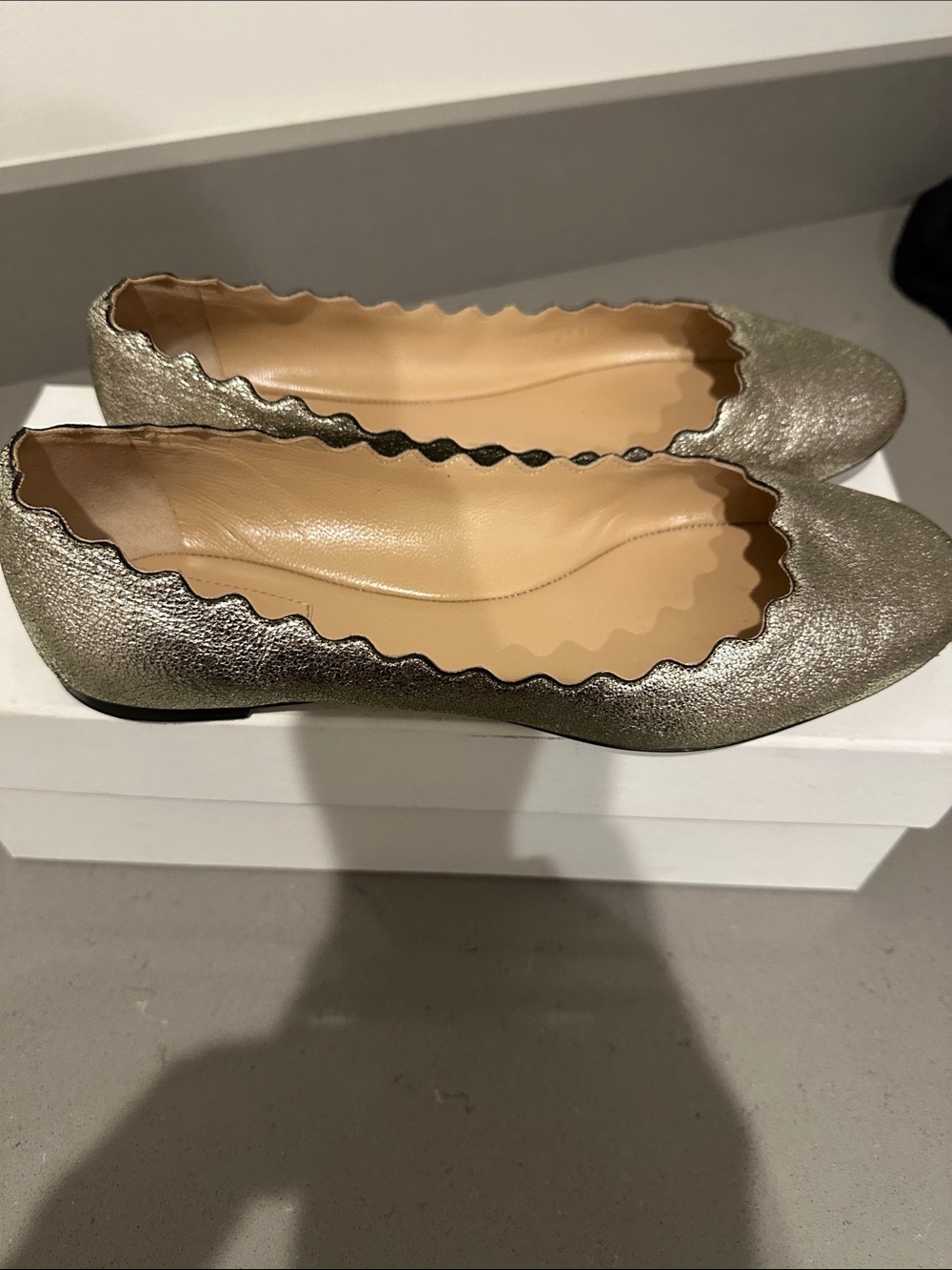 Chloe Metallic Scalloped Edge Women’s Ballet Flats - Gold